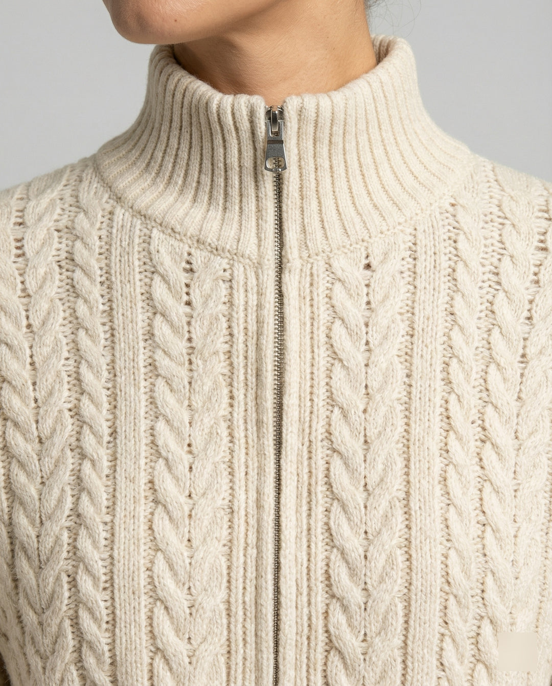 Damen Cropped-Strickblouson in Kabelstruktur mit Stehkragen und Zweiwege-Reißverschluss EB