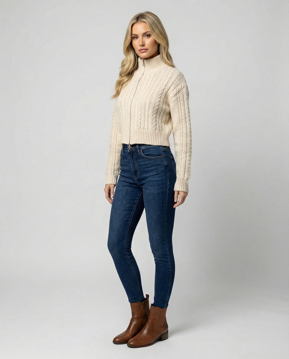 Damen Cropped-Strickblouson in Kabelstruktur mit Stehkragen und Zweiwege-Reißverschluss EB