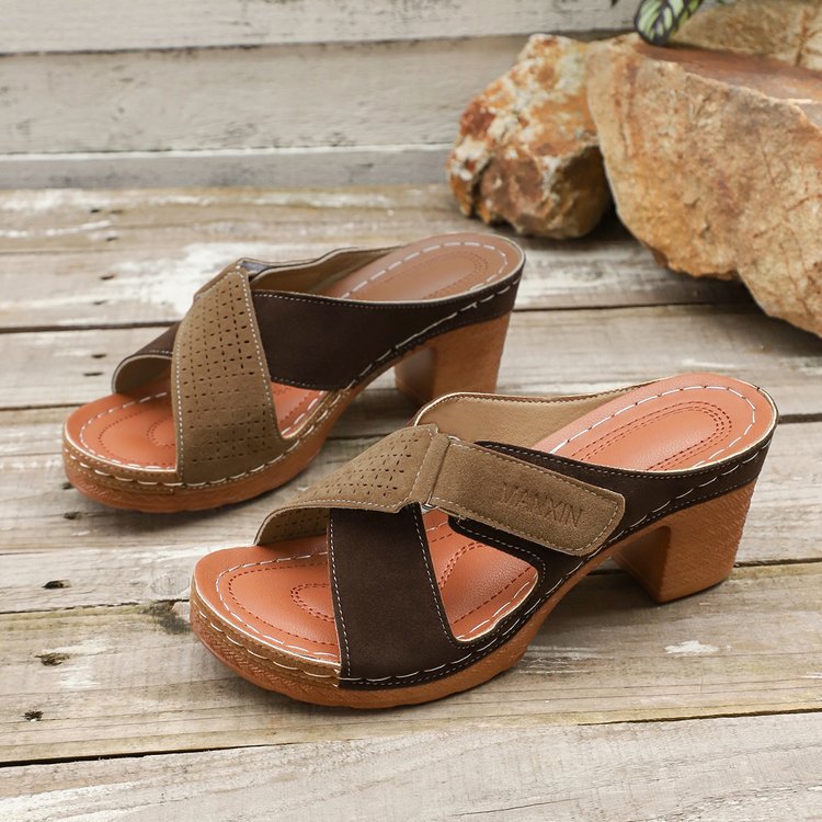 Damen Wedge-Pantoletten mit verstellbarem Riemendesign und konturiertem Fußbett EB
