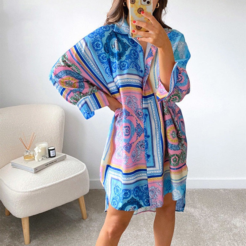 Damen stylisches Oversized-Hemdkleid mit buntem Muster und weit geschnittenen Ärmeln EB