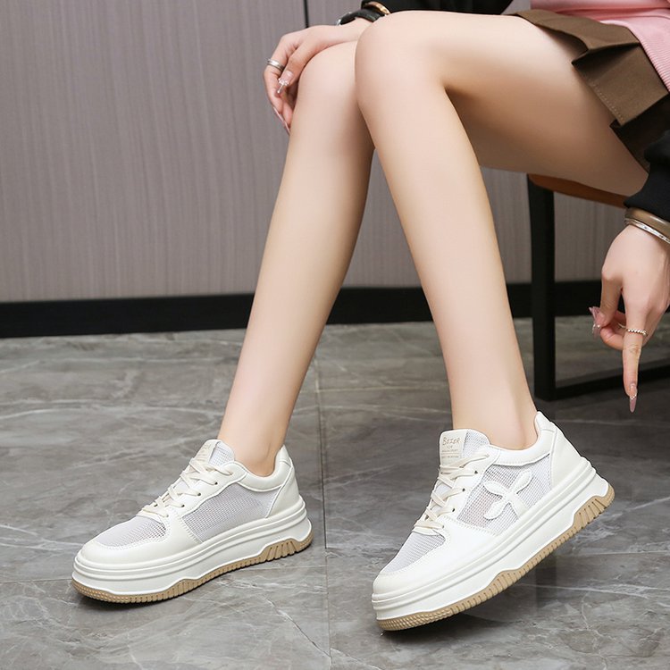 Damen Sportliche Sneakers mit atmungsaktivem Mesh-Obermaterial und dämpfender Laufsohle EB