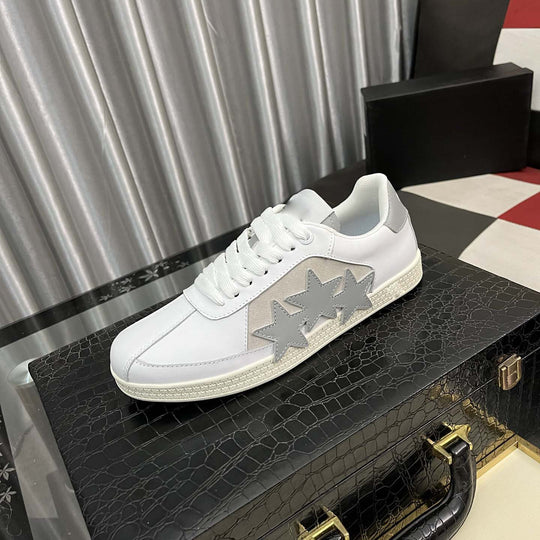 Damen Sneakers mit zusätzlicher Sternen-Applikation von EB