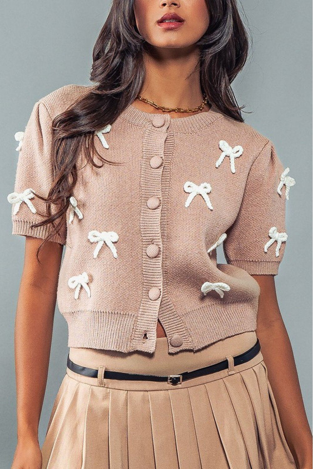 Damen Strickjacke mit dekorativen Schleifen und Knopfdetails EB