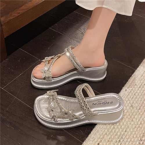 Damen glamouröse Riemensandalen mit funkelnden Schmetterlingsapplikationen EB