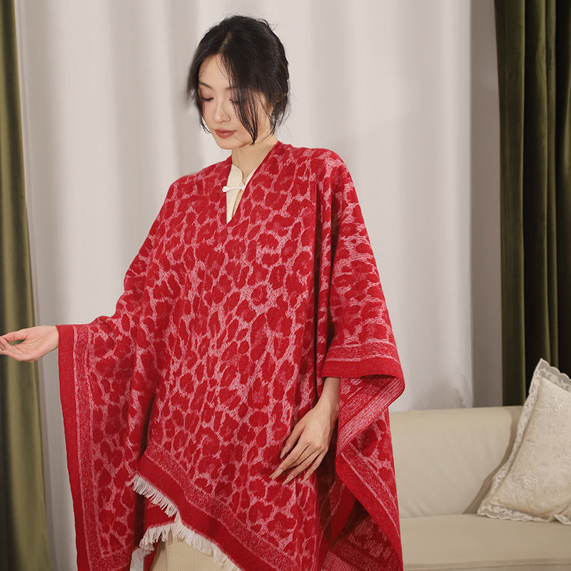 Damen Jacquard-Poncho im Kimono-Schnitt mit Fransensaum und dezentem Animaljacquard EB
