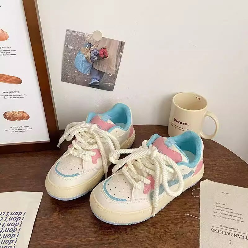 Damen Sportliche Sneaker mit modischen Akzenten und dicker Sohle EB