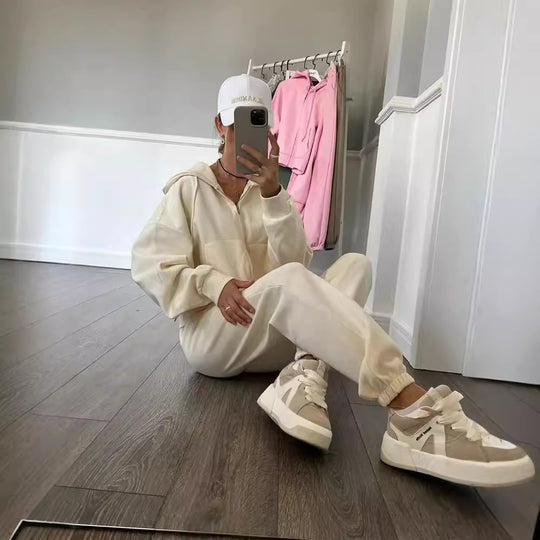 Damen lässiges Kapuzen-Sweatshirt und Jogginghose Set in Oversize-Passform mit Reißverschluss und Kängurutasche Eichborn Berlin