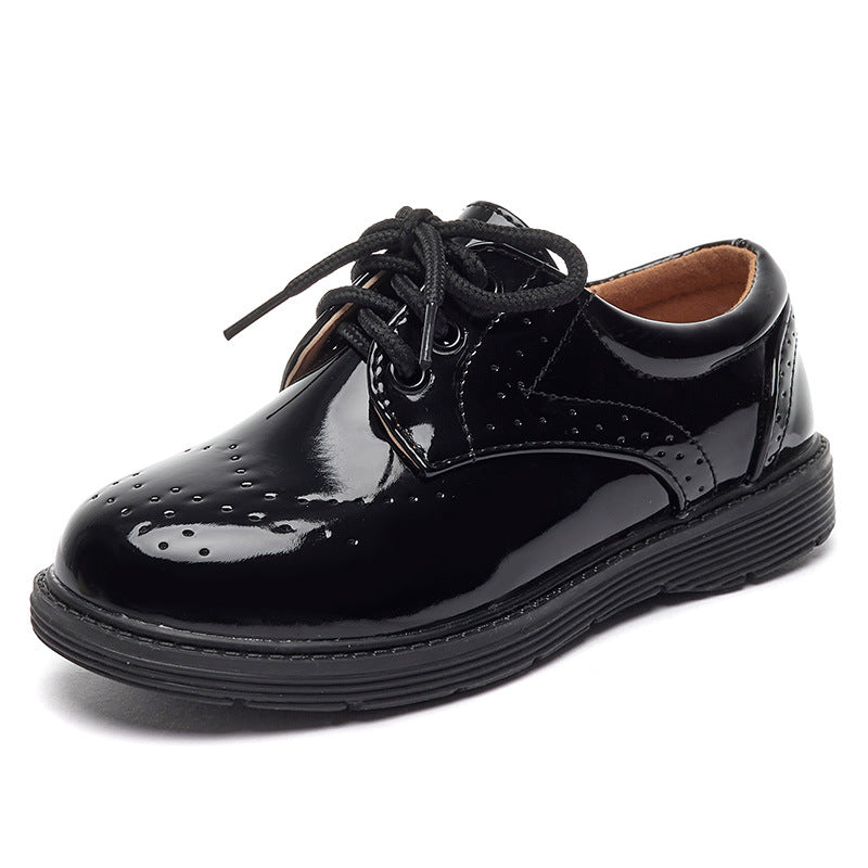 Damen Klassische Lacklederschuhe mit perforierten Details EB