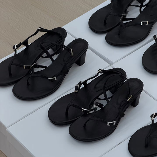 Damen Zehentrenner-Sandalen mit eleganten und flexiblen Riemen EB