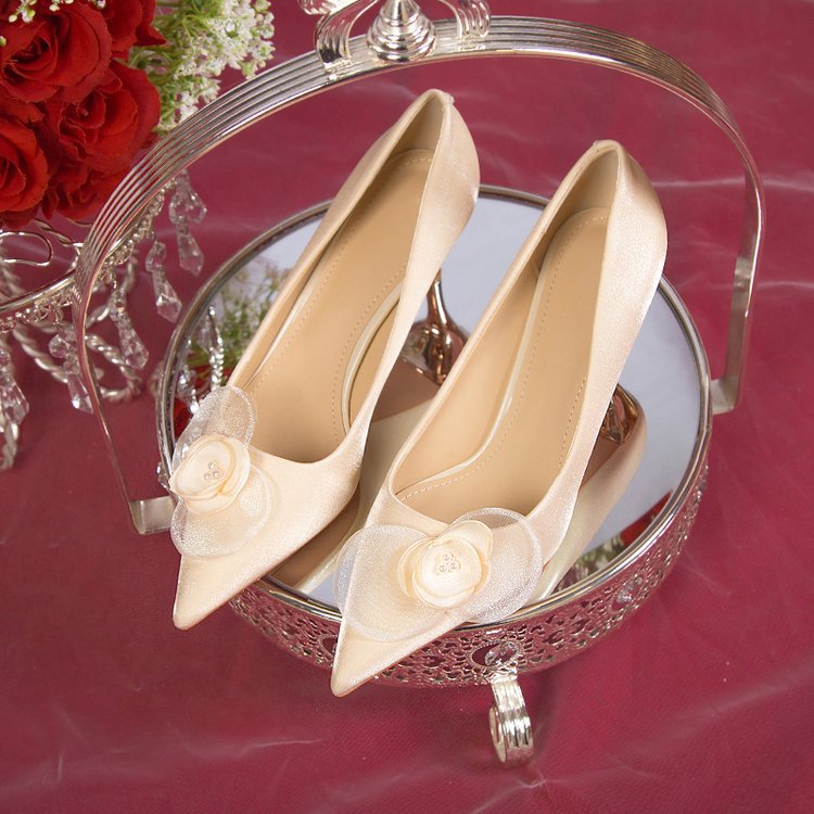 Damen elegante Spitzen-Pumps mit floralem Akzent EB