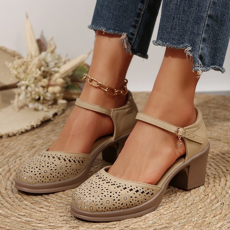 Damen Mary-Jane Pumps mit mittelhohem Blockabsatz, perforiertem Obermaterial und gepolstertem Komfortfußbett EB