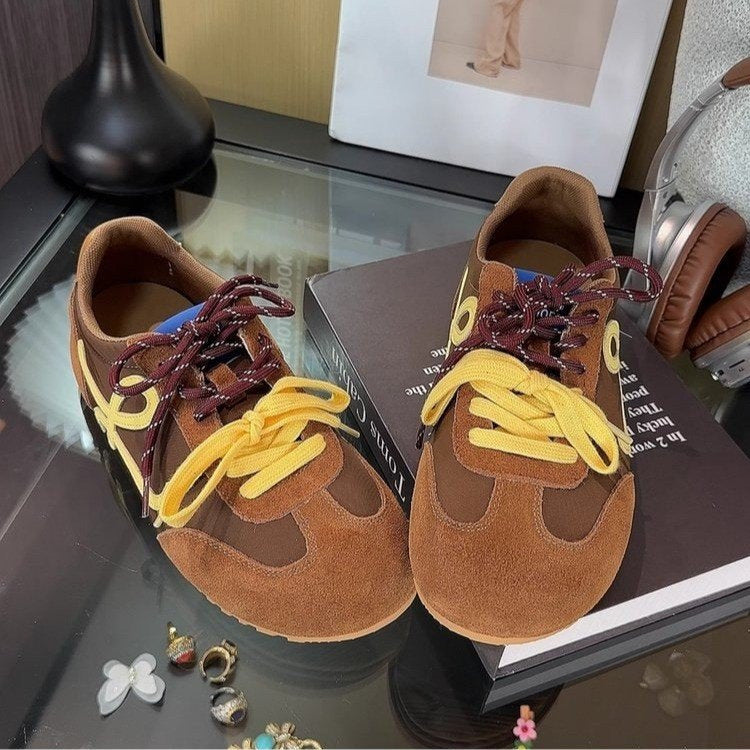 Damen Sportliche und bequeme Sneaker mit auffälligem Schnürsystem EB