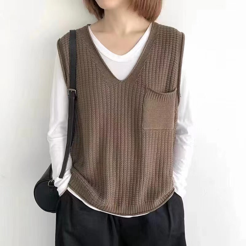 Damen Strickweste mit V-Ausschnitt und praktischer Brusttasche EB