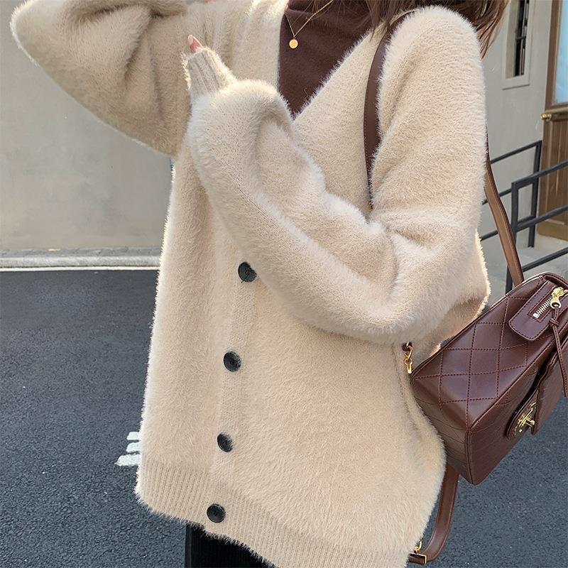 Damen Flauschiger Strickcardigan mit V-Ausschnitt und praktischen Knöpfen EB