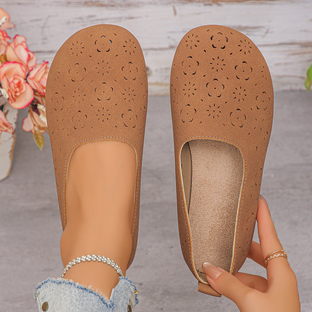 Damen bequeme Slipper mit luftiger Blumenperforation EB