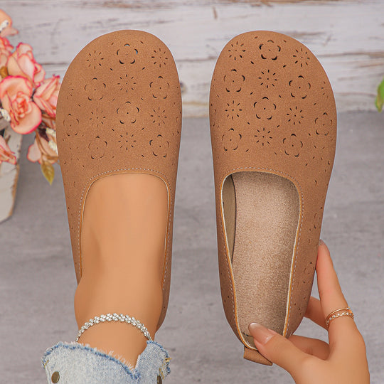 Damen bequeme Slipper mit luftiger Blumenperforation EB