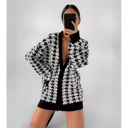 Damen Grobstrickpullover mit modernem Hahnentrittmuster und Knopfleiste EB