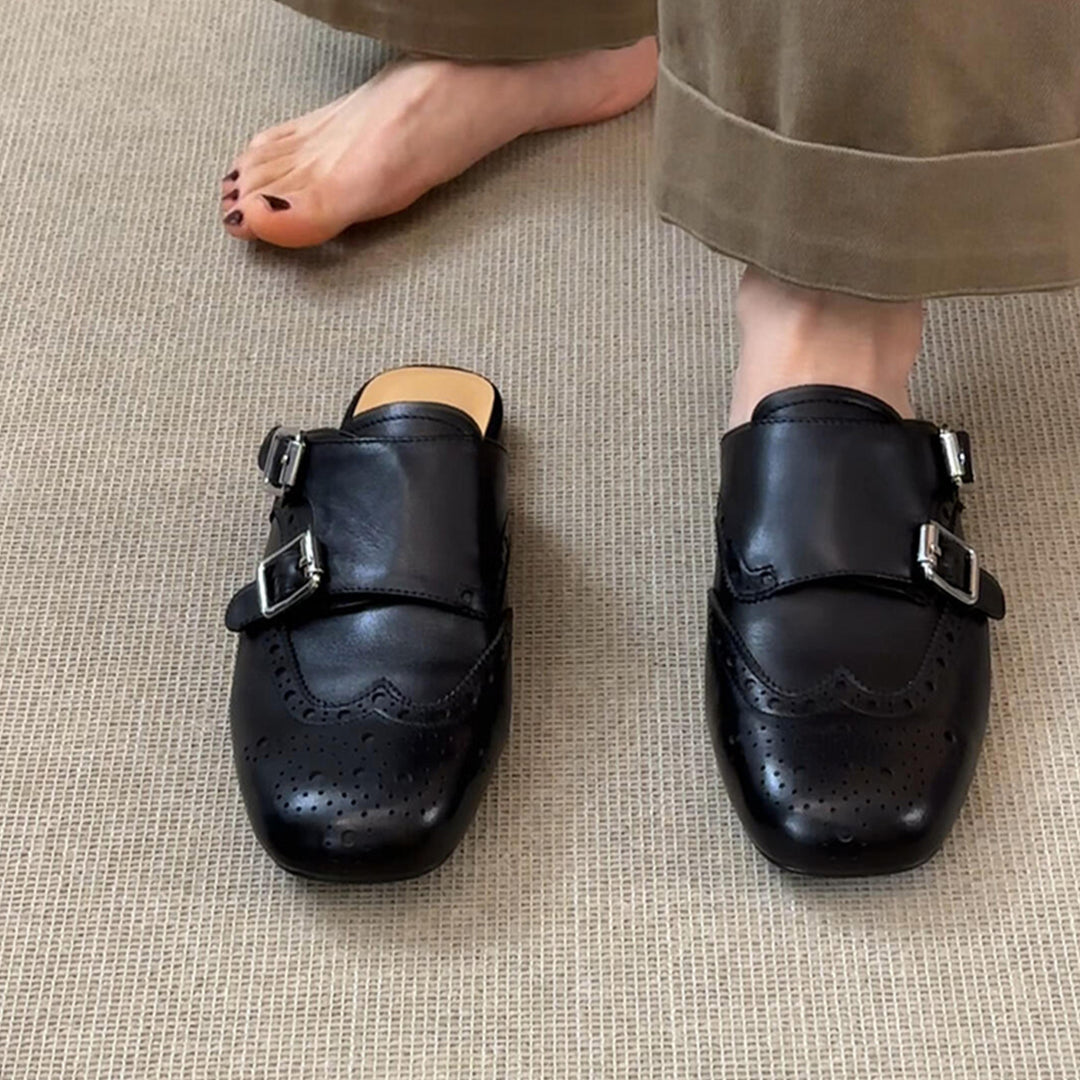 Damen Mokassins mit dekorativen Schnallen und perforierten Details EB