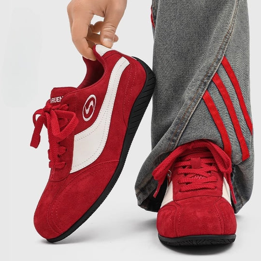 Damen Sportliche Sneaker mit robustem Wildleder-Obermaterial und rutschfester Sohle EB