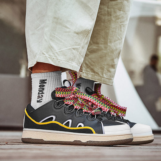 Damen Sportliche Freizeitsneaker mit bunten Schnürsenkeln und dämpfender Sohle EB