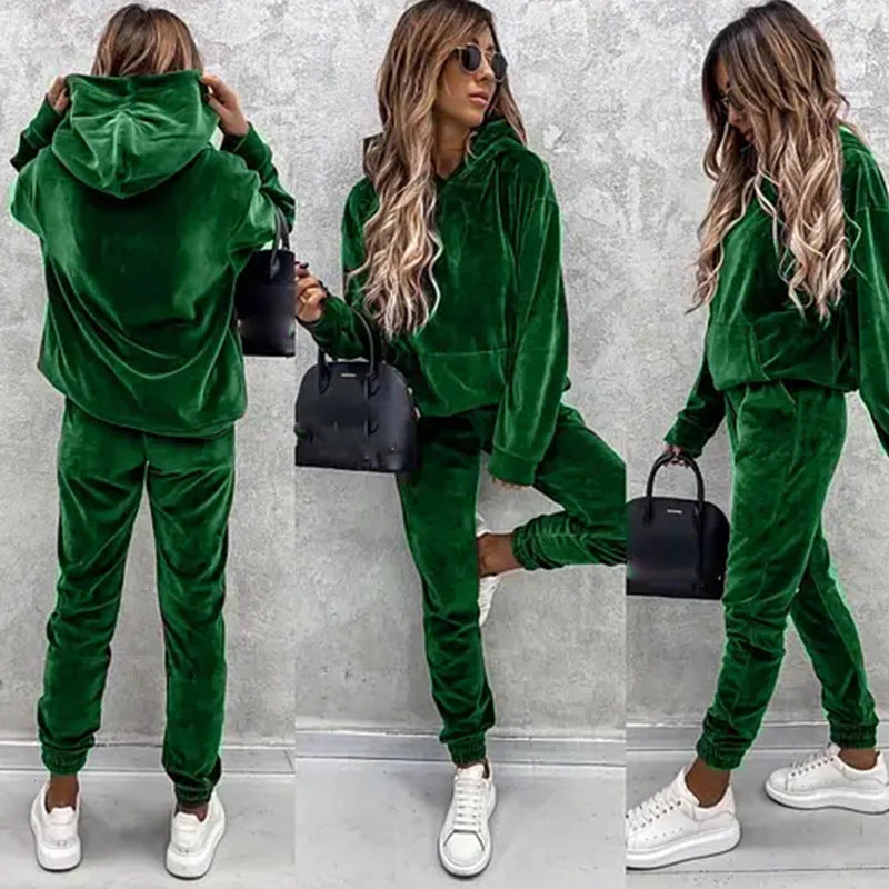 Damen Velours-Lounge-Set mit kuscheliger Kapuzenpullover und schmal zulaufender Jogginghose EB