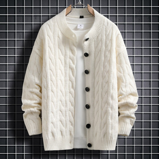 Herren Strickjacke mit modernem Zopfmuster und durchgehendem Knopfverschluss EB