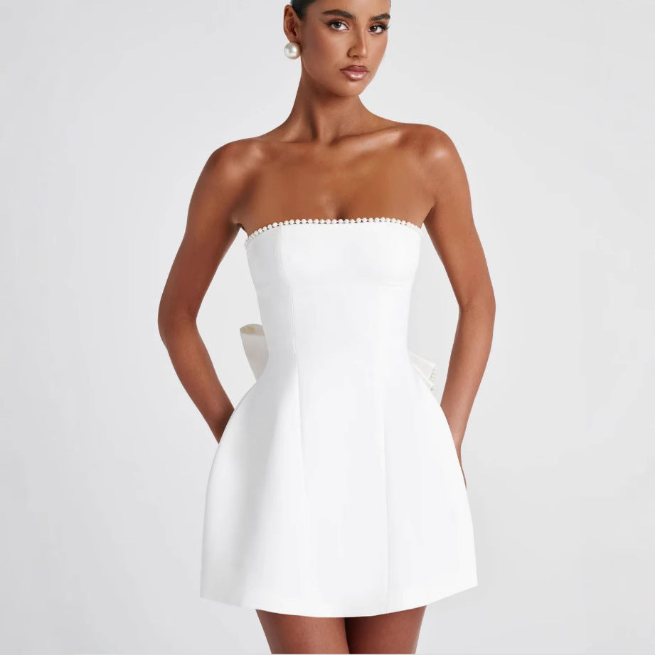 Damen Cocktailkleid mit schulterfreiem Design und perlenverziertem Saum EB