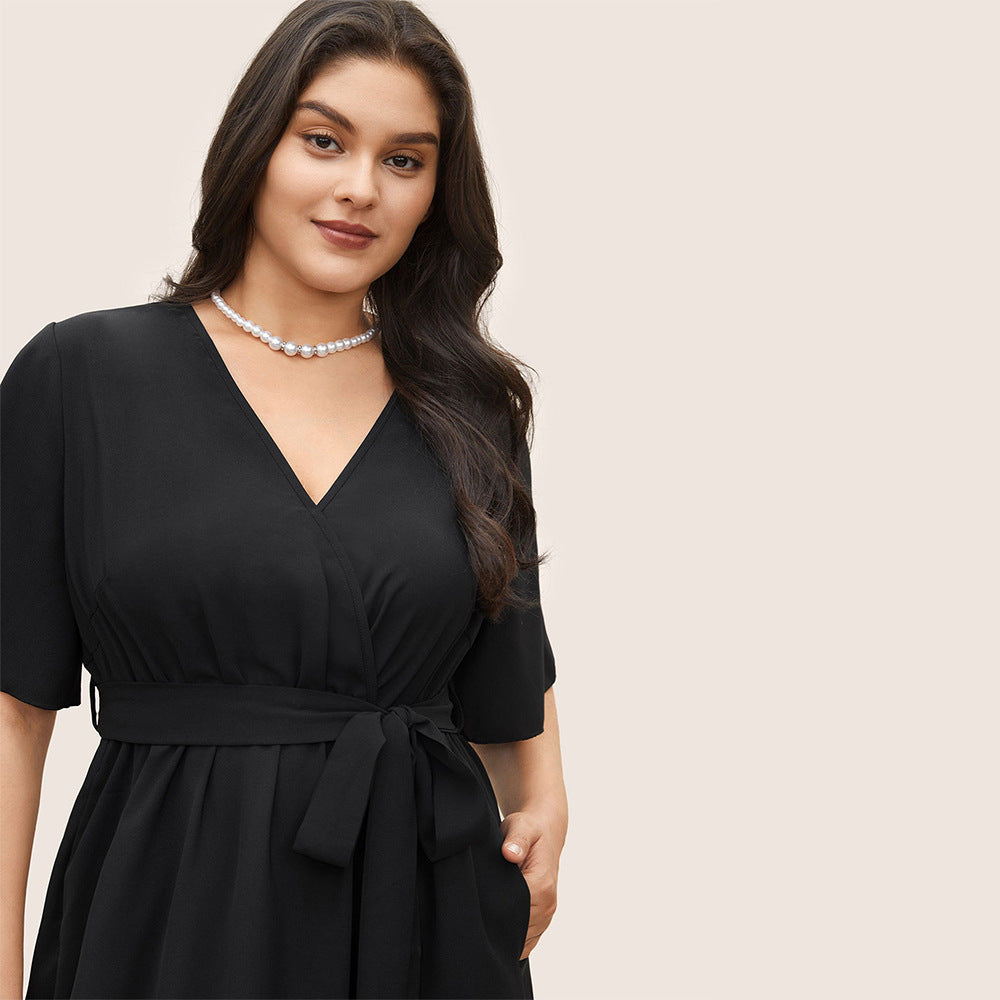 Damen Elegantes Wickelkleid mit asymmetrischem Saum und taillierendem Gürtel EB