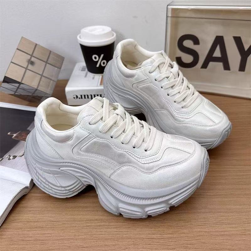 Damen Chunky Sneakers mit modischem Obermaterial und stabiler Sohlenkonstruktion EB