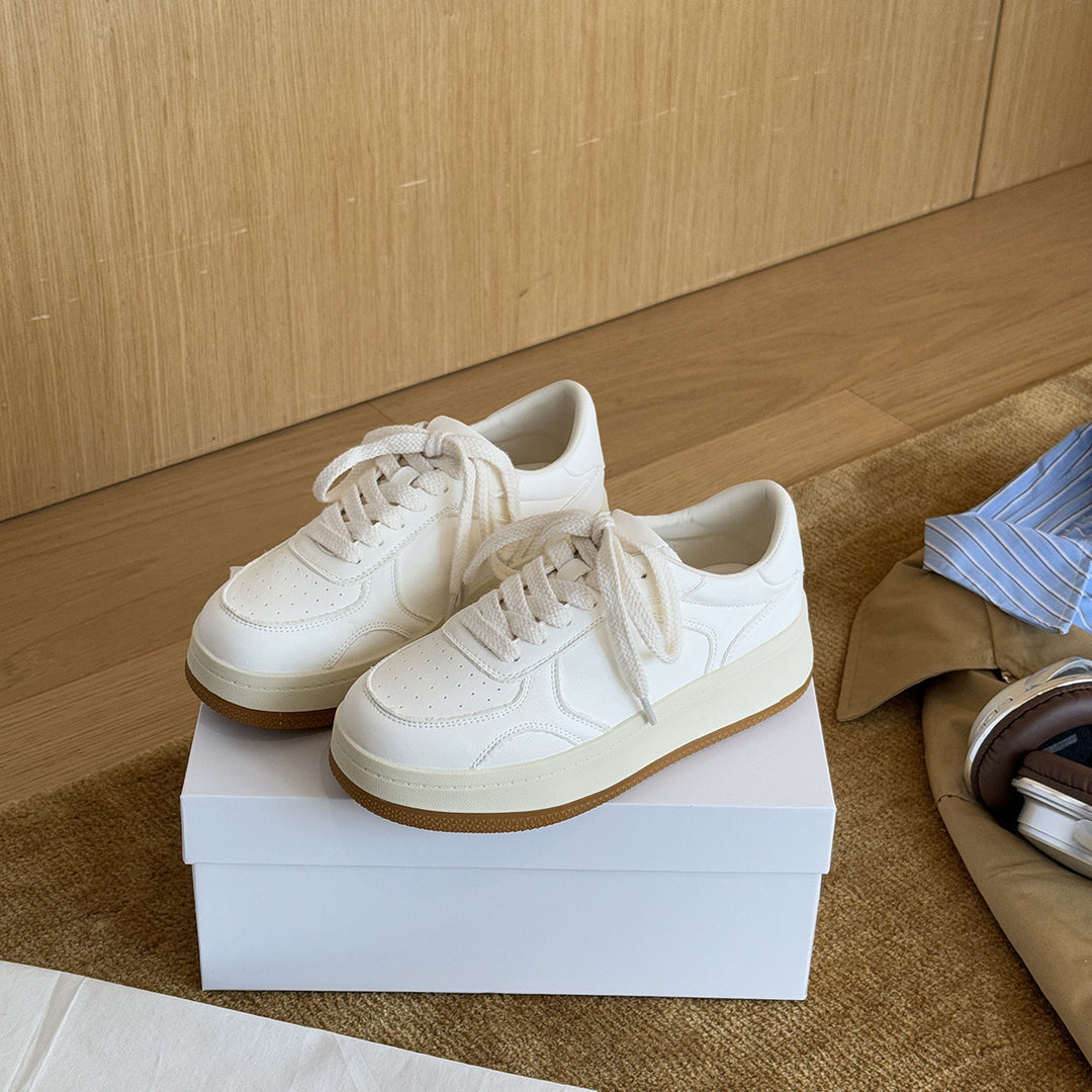 Damen Sneakers im minimalistischen Design mit atmungsaktiver Oberflächenstruktur und dämpfender Sohle EB
