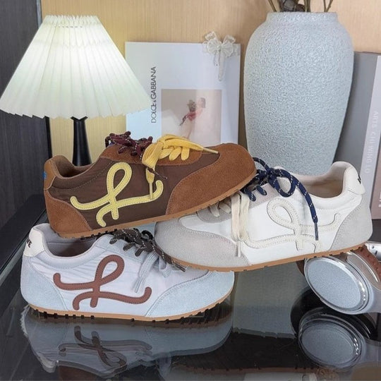 Damen Sportliche und bequeme Sneaker mit auffälligem Schnürsystem EB