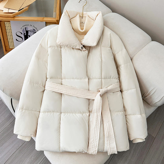 Damen modische wattierte Jacke mit Gürtel und hochschließendem Kragen EB