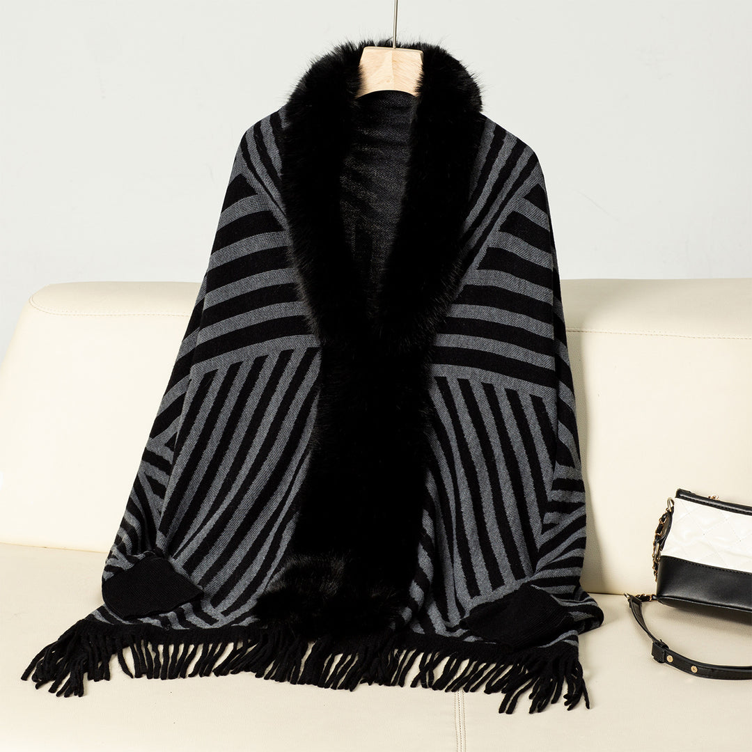 Damen Strickponcho mit elegantem Kunstfellkragen und fransigem Design EB