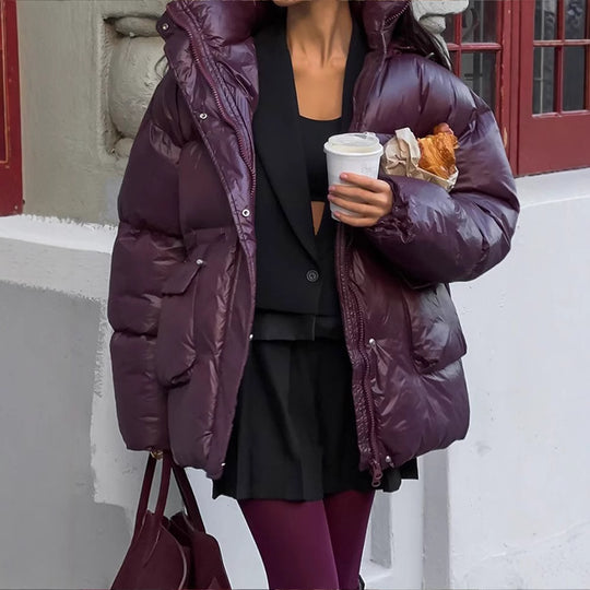 Damen Oversized Daunenjacke mit sichtbarem Steppdesign und hohem Kragen EB