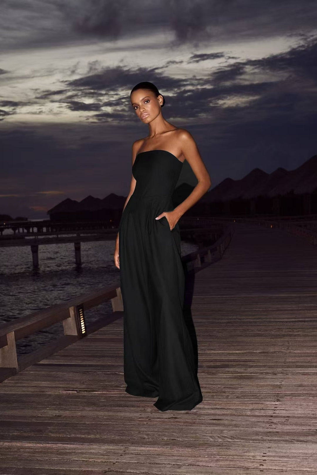 Damen trägerloser Jumpsuit mit weitem Bein und seitlichen Taschen EB