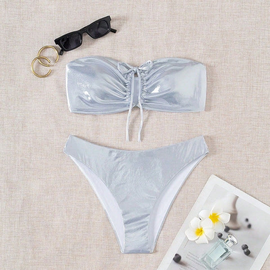 Damen Bandeau-Bikini mit glänzendem Oberteil und hohem Beinausschnitt EB