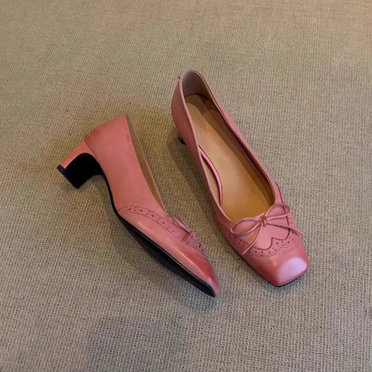 Damen elegante Pumps mit modischem Schleifenakzent und komfortablem Blockabsatz EB