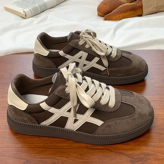 Damen Klassische Veloursledersneakers mit sportlich-elegantem Design EB