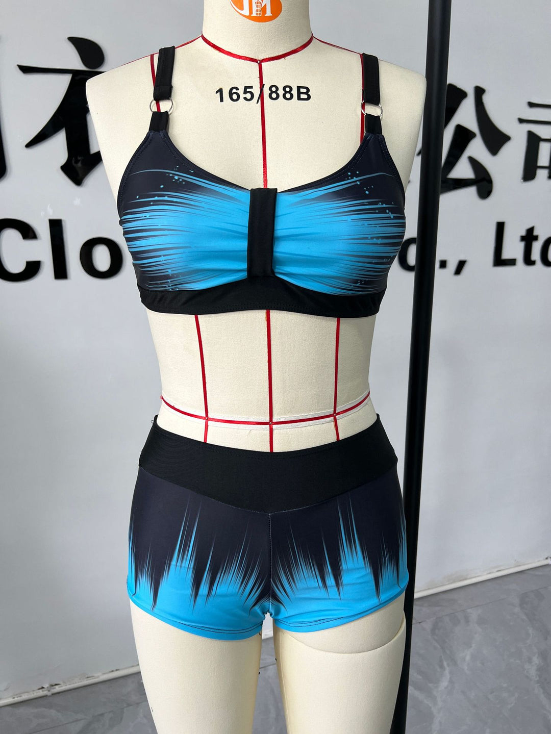 Damen nan sportliches Bikini-Set mit stützendem Bustier-Top und figurformenden Badeshorts EB