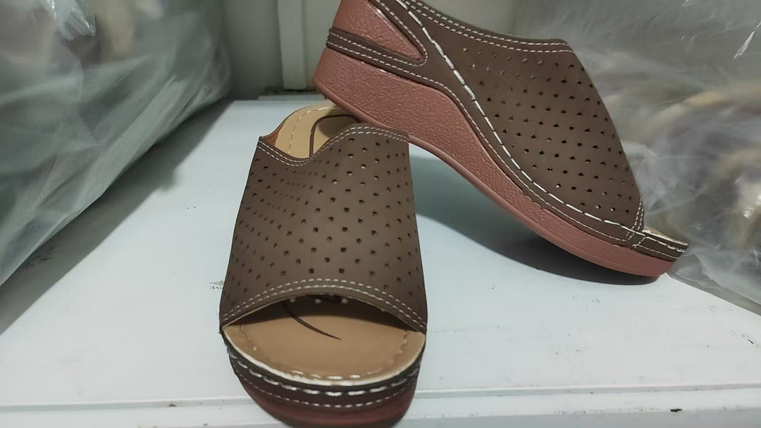 Damen modische und bequeme Fußbettsandalen mit atmungsaktivem Design EB