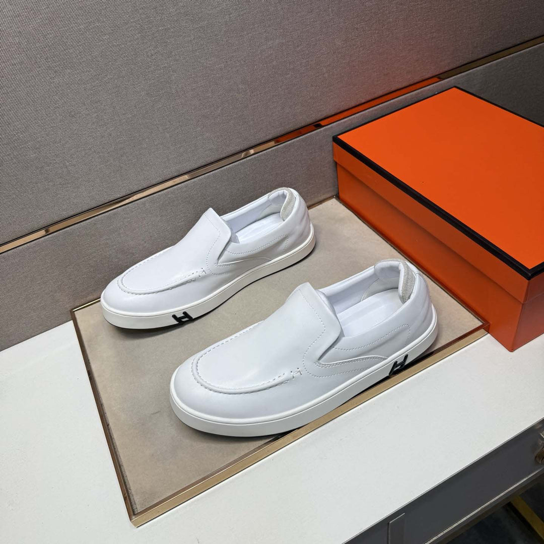 Damen Elegante Slip-On Sneaker mit stilvollem Design und komfortabler Sohle EB