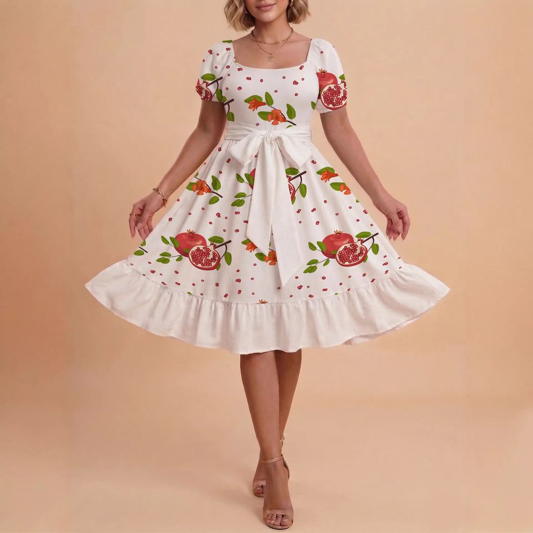 Damen Kleid mit tailliertem Schnitt und verspieltem Blumenmuster EB