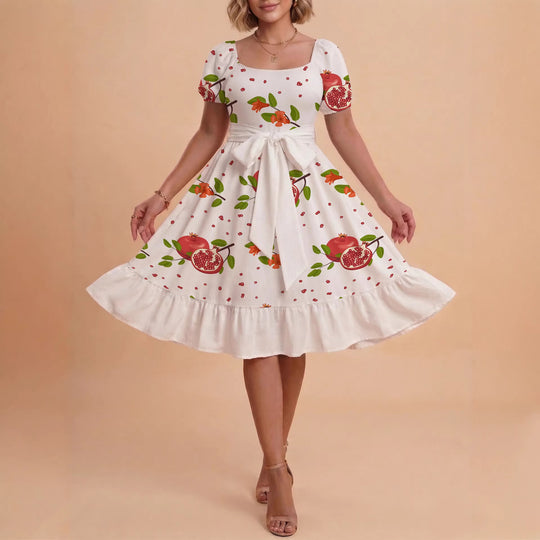 Damen Kleid mit tailliertem Schnitt und verspieltem Blumenmuster EB