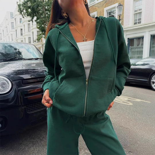 Damen gekürztes Kapuzen-Sweatshirt mit Oversize-Ärmeln und high-waist Wide-Leg Freizeithose Eichborn Berlin