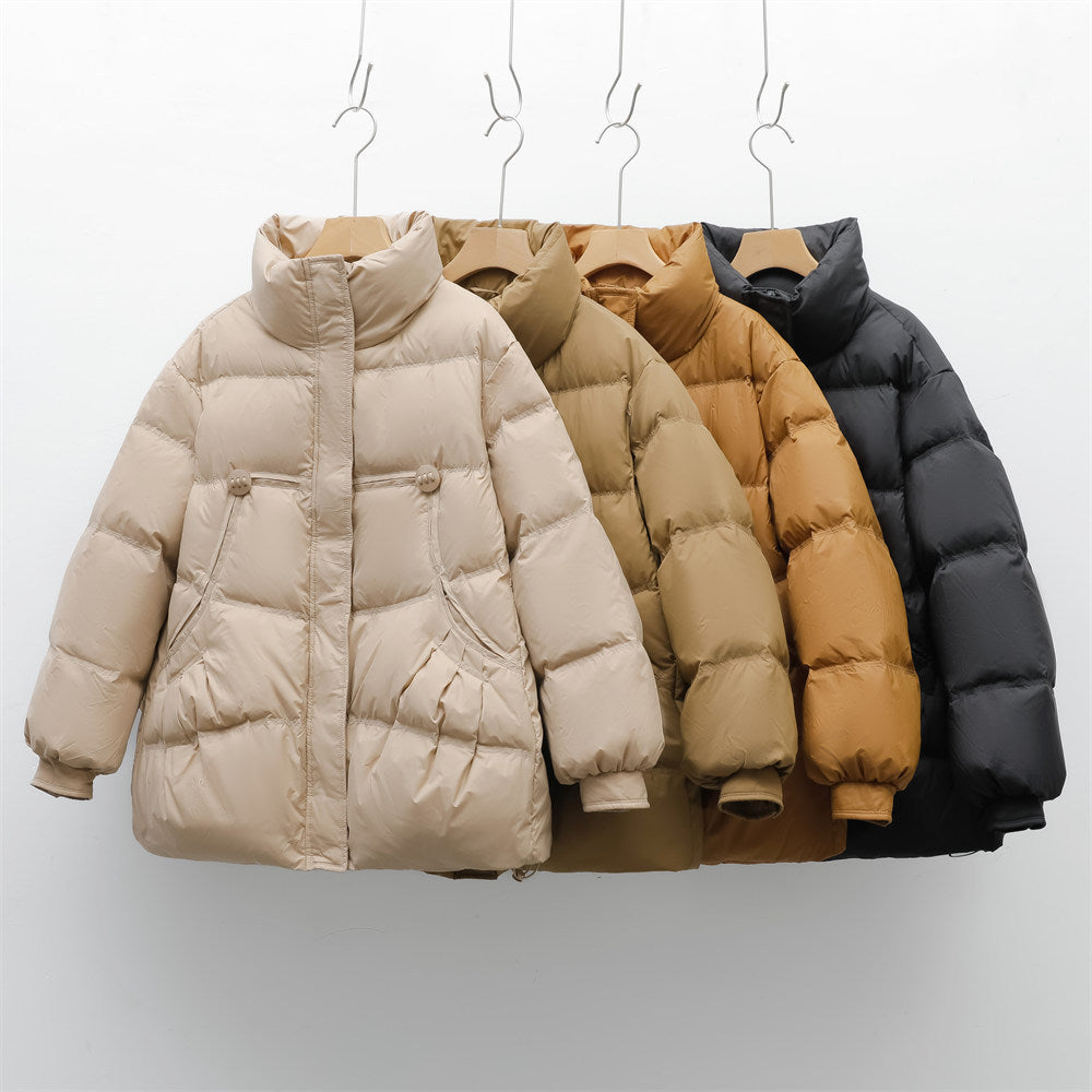 Damen voluminöse Winterjacke mit praktischen Taschen und hochschließendem Kragen EB