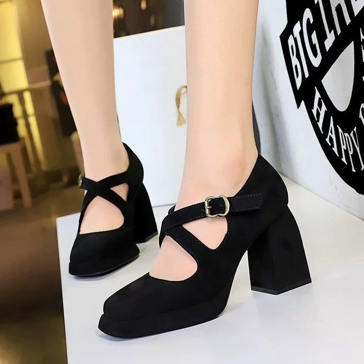 Damen Plateau-Pumps mit eleganter Schnallenapplikation EB