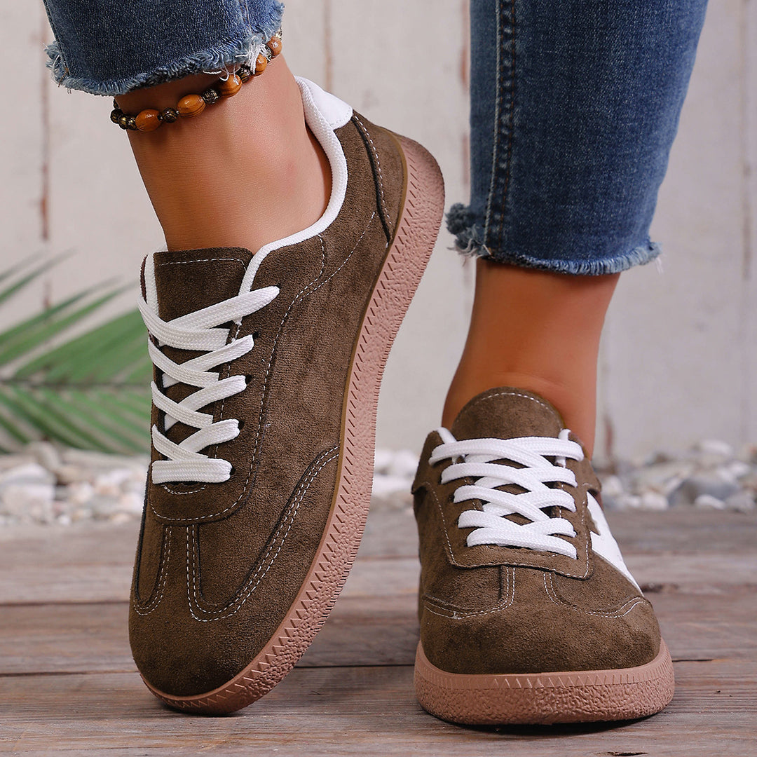 Damen Sportliche Sneakers mit weichem Veloursoberteil und rutschfester Sohle EB