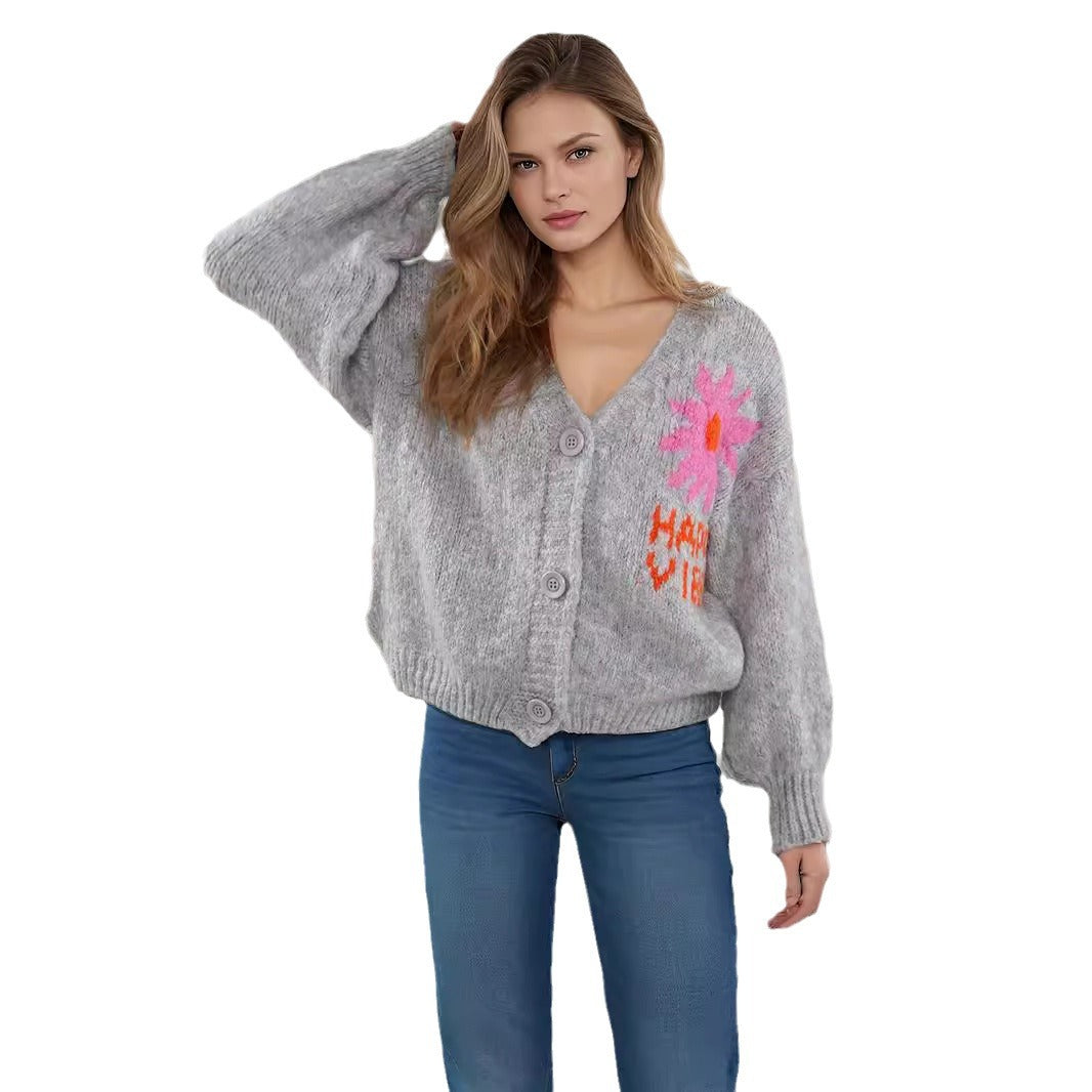 Damen gemütlicher Strickcardigan mit floralem Design und modernen Knopfdetails EB