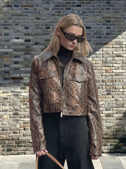 Damen cropped Kunstlederjacke im Schlangenprint EB