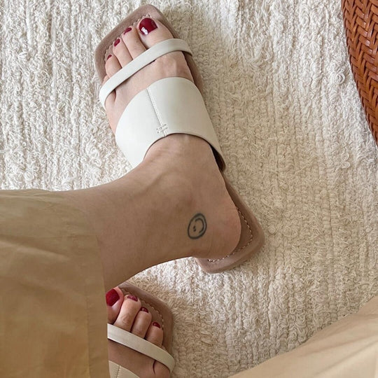 Damen elegante und komfortable Riemensandalen mit flachem Absatz EB